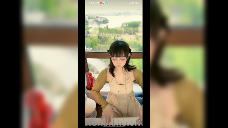 美女小姐姐弹琴很好听，可爱的