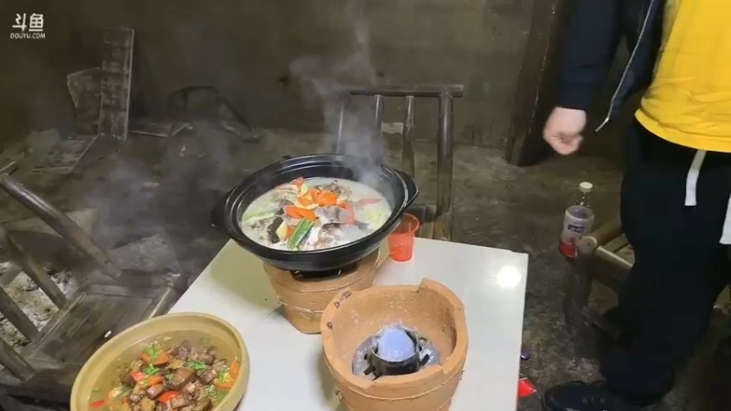 魅力和几个大哥吃火锅大餐，真不错啊