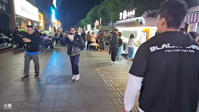 我在斗鱼看黑人毅直播户外