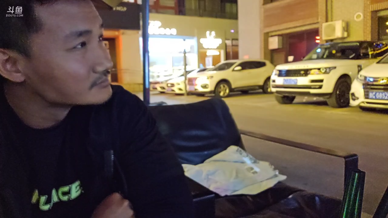 我在斗鱼看黑人毅直播户外