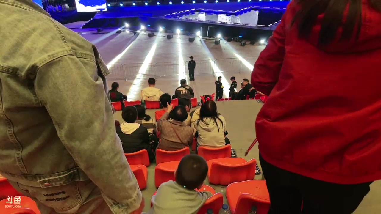 【2023-05-02 19点场】昔恩小姐姐：【小奶团】到长沙啦~