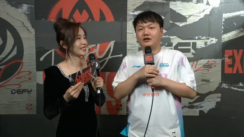 2023季中冠军赛余霜采访BLG的牙膏