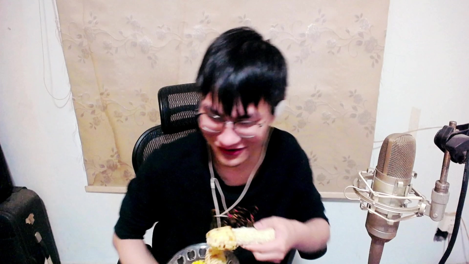 【2023-05-11 20点场】暴走的银剑君丶：银剑君：小帅哥，晚上好呀！`