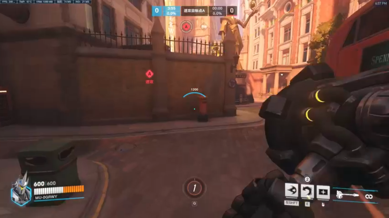 女王加强了就很嚣张是吧！锤死你！