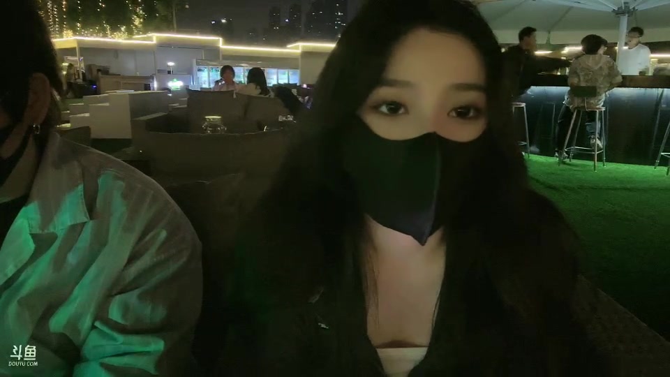 【2023-05-10 23点场】若若跑的贼快：跟ro7在重庆的大街上户外！