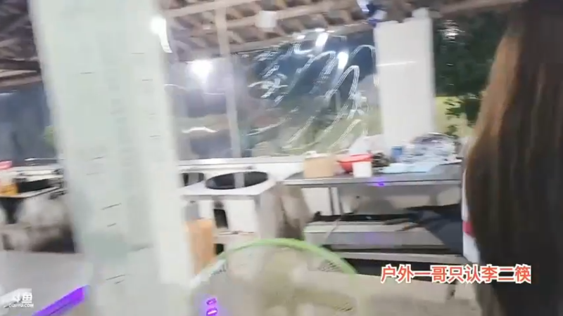 肖哥看美女爱丽丝表演侧翻，有点东西