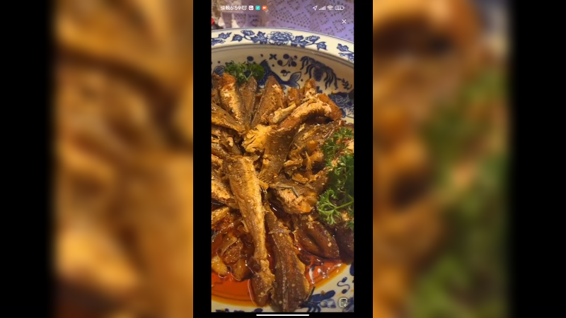 黄山的饭店负责人介绍饭店，欢迎游客来啊