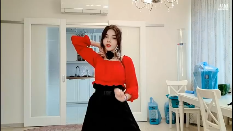 俄罗斯美女跳舞很好看，可爱