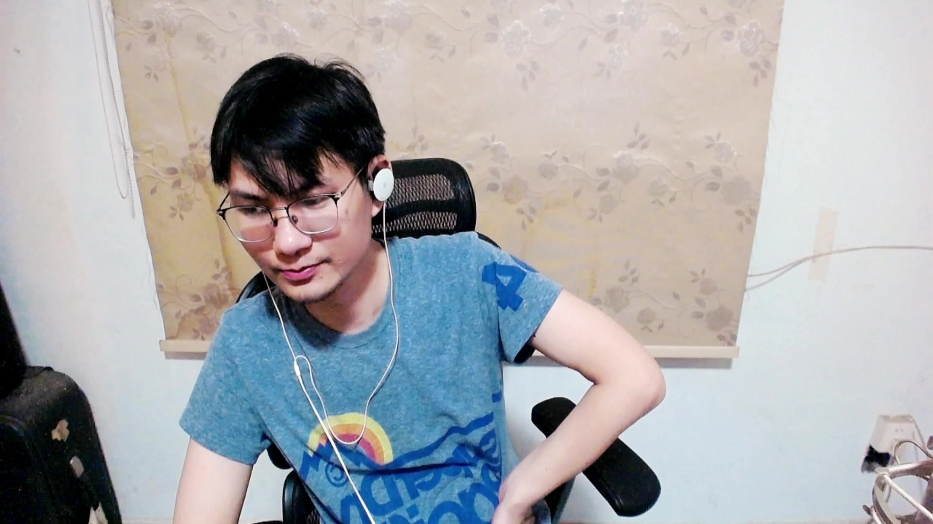 【2023-05-15 20点场】暴走的银剑君丶：银剑君：小帅哥，晚上好呀！`