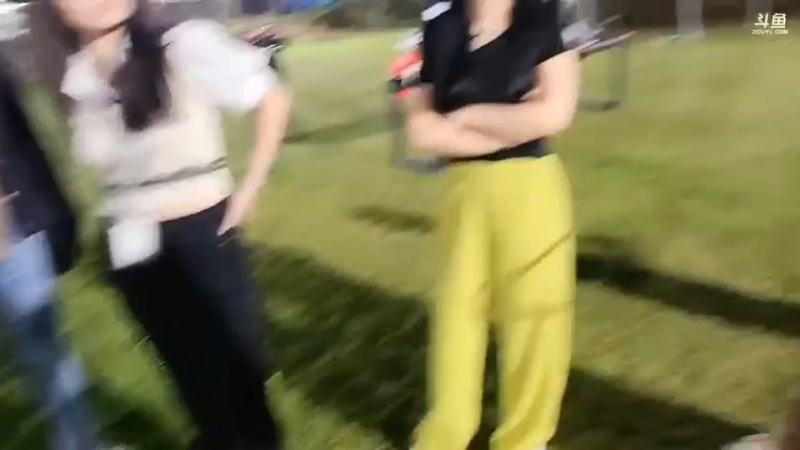 肖哥一直在解释玩游戏的规则，大家似懂非懂