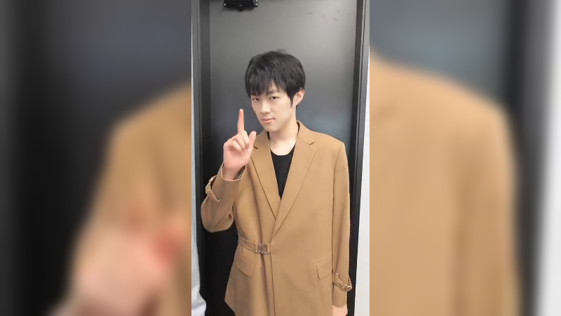 评论席见