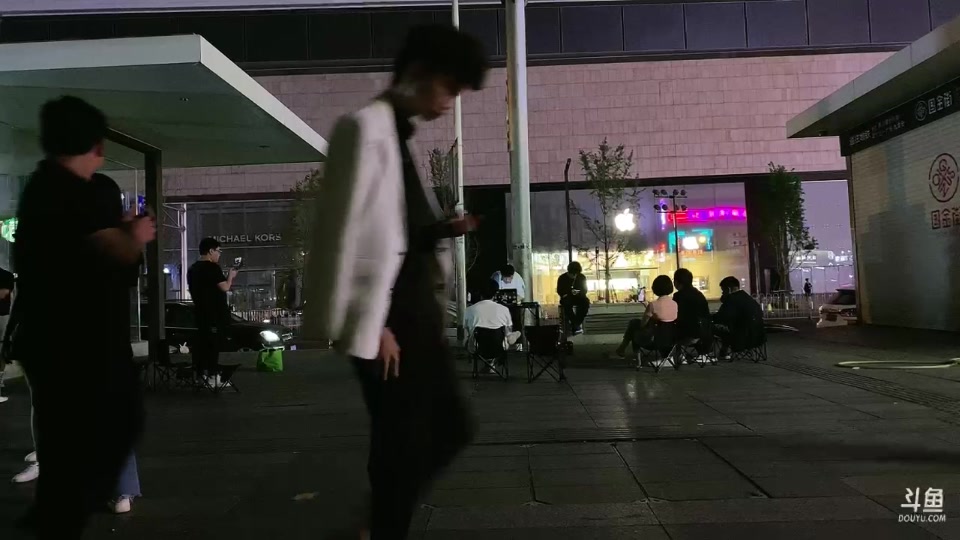 【2023-05-16 00点场】郑伟丶：到家了 玩会游戏