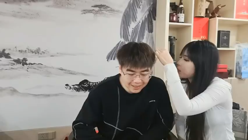 雨哥猫哥等人今天来了，强哥和女嘉宾做了很多菜