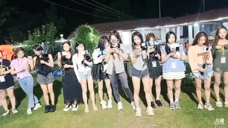 肖哥让雨哥和猫弟选女嘉宾玩游戏