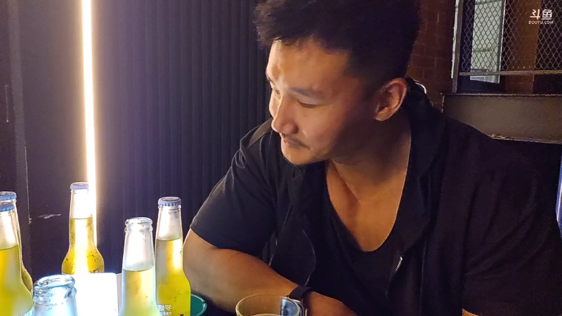 我在斗鱼看黑人毅直播户外