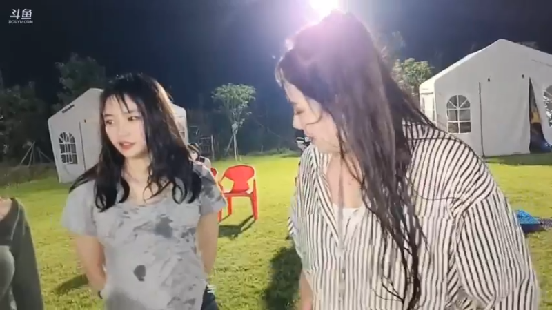 肖哥安排嘉宾玩指压板距离比赛