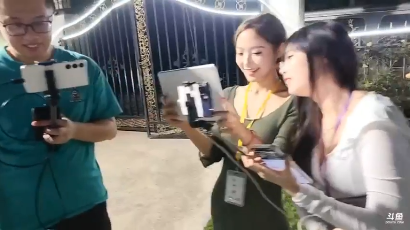 肖哥说住酒店的记得准时来，不然就别来了