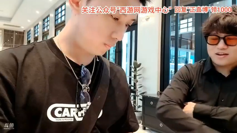 博哥和熊大在泰国旅游，博哥去中国店看看