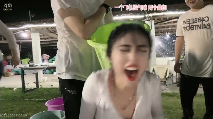苍天啊大地呀这是哪位天使大姐替我出的这口气啊