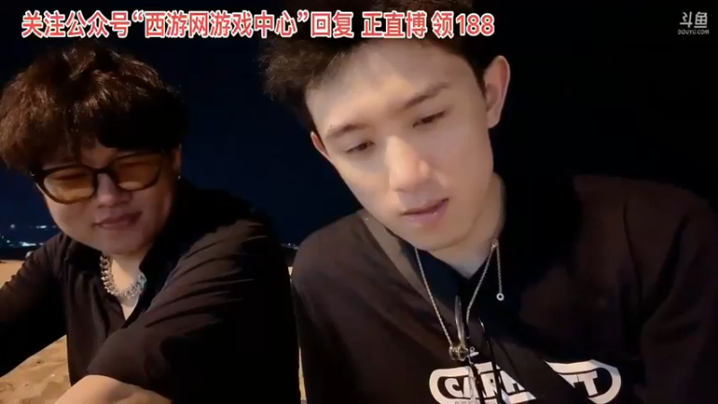 博哥和熊大在泰国海边玩，博哥唱歌说说声我爱你