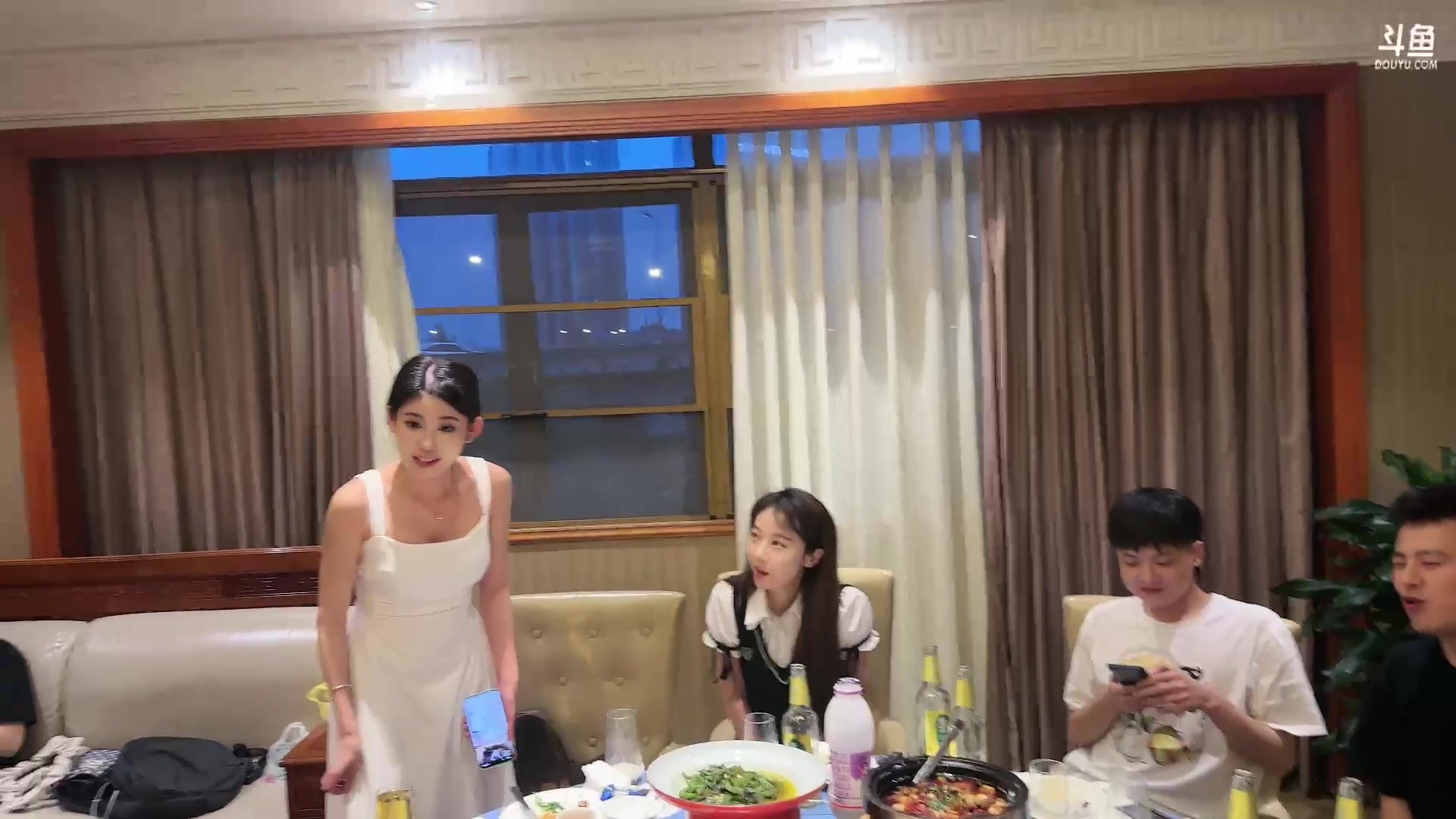 【2023-05-20 19点场】zzc啊哦额：一元粉丝牌！！！！！