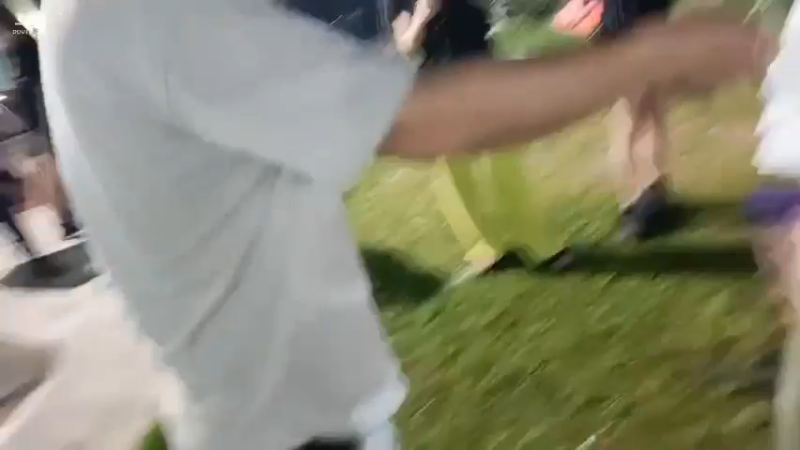 鱼总抱着彪子做深蹲，好搞笑