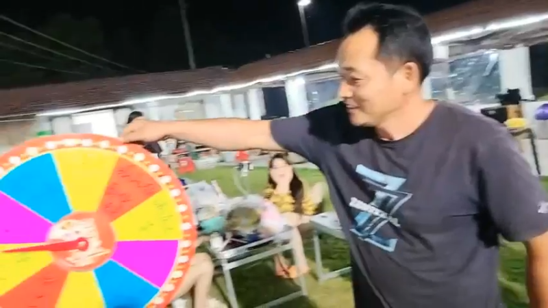 肖哥让大可爱转盘，结果是惩罚