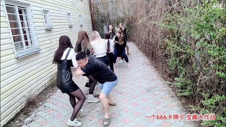 今年主播的准备工作没有做好，拔河比赛的绳子都没有。