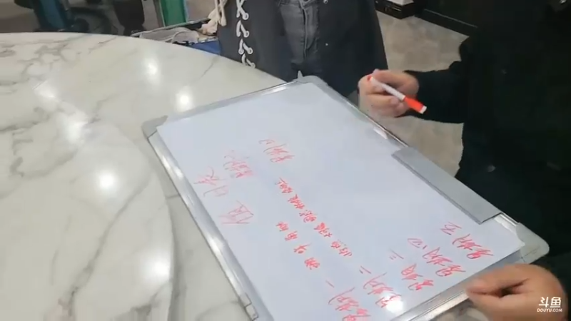 肖哥安排搞卫生值班表，自己是卫生委员