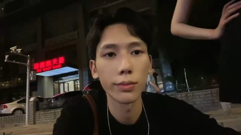 【2023-05-20 21点场】野猪九月：【小奶团】今天外出拍照！双倍亲密度