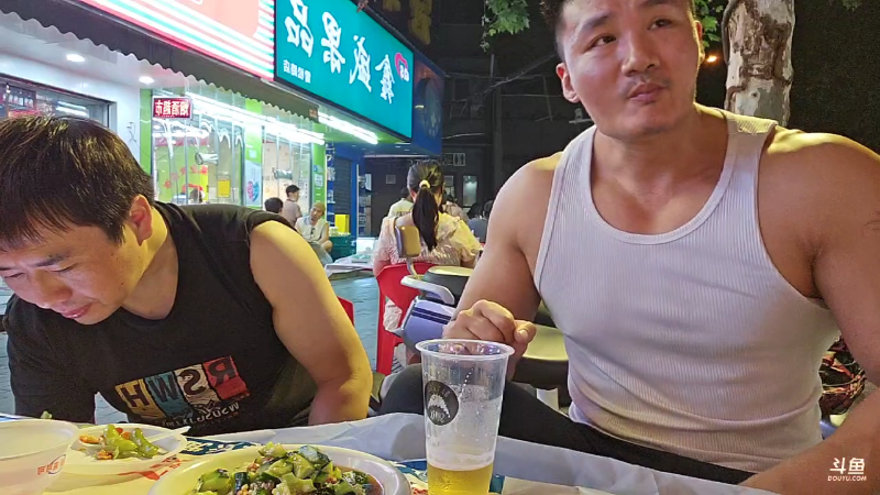 我在斗鱼看黑人毅直播户外