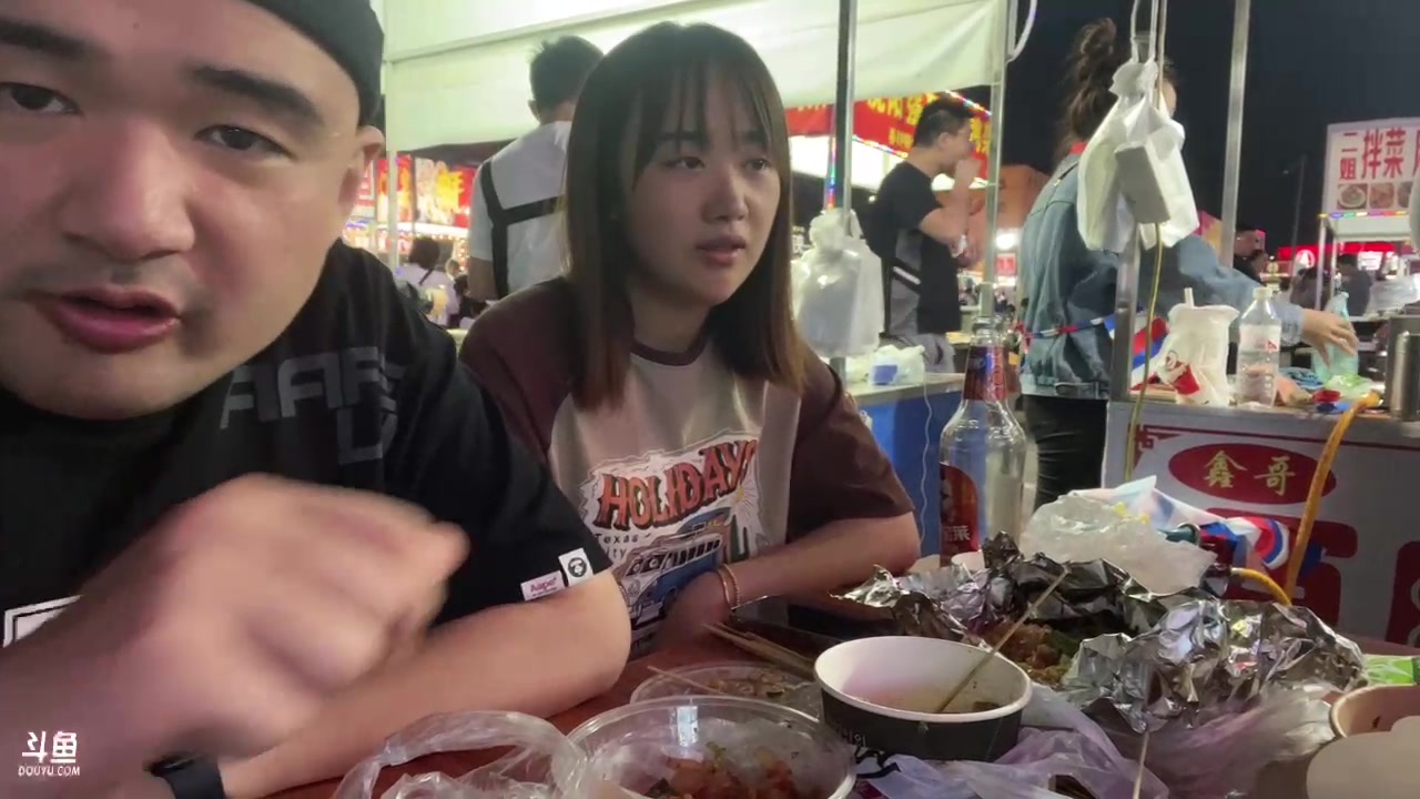 【2023-05-23 19点场】黑欢喜：加班,户外夜市。。。