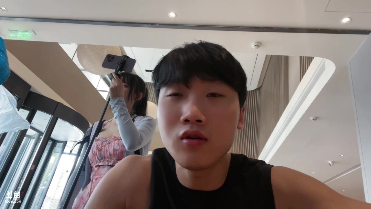 【2023-05-26 12点场】胸肌很大的良小伞：1元粉丝牌！钻石双倍！中午开始徒步节目！