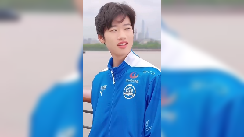江边风很大
