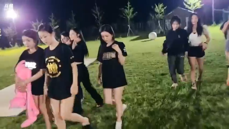 女主播比赛摆动作，彪子轻松获胜，厉害