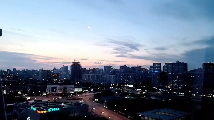 俄罗斯的摩天轮没多高，和我小时候坐得摩天轮差不多或稍微高些。