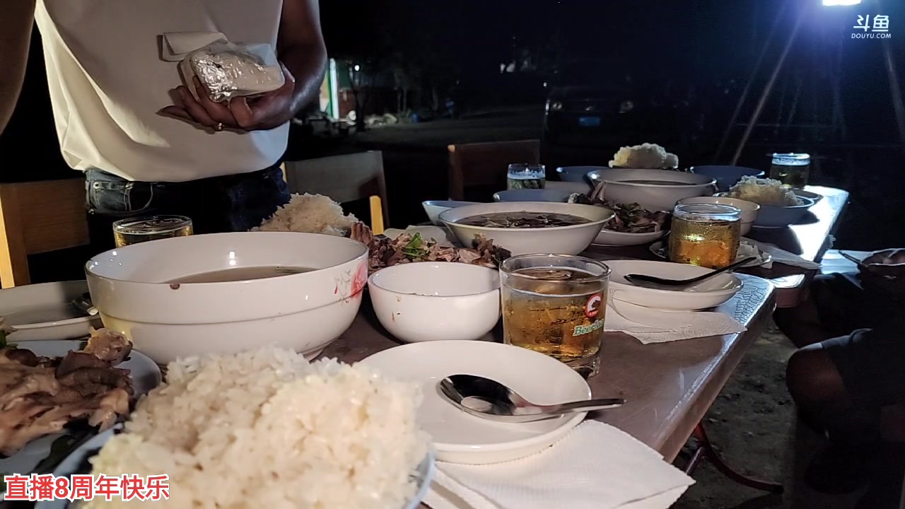 【2023-05-20 20点场】叶子户外：（5月20号8周年快乐）上午12点开播