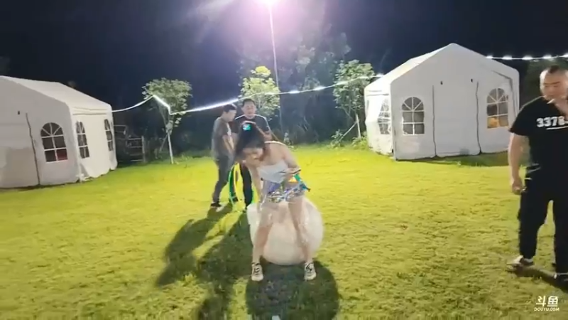 肖哥看美女美美翻唱《后来》很好听