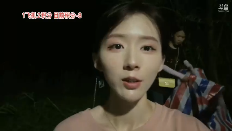 美女素素笑起来很可爱