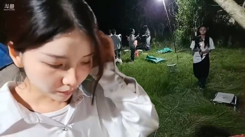 女主播想买薯片，肖哥说一片2分