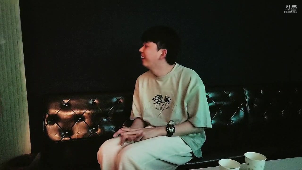 【2023-06-01 02点场】王大谋119：【小奶团】今天钻粉狂欢，醒了就播