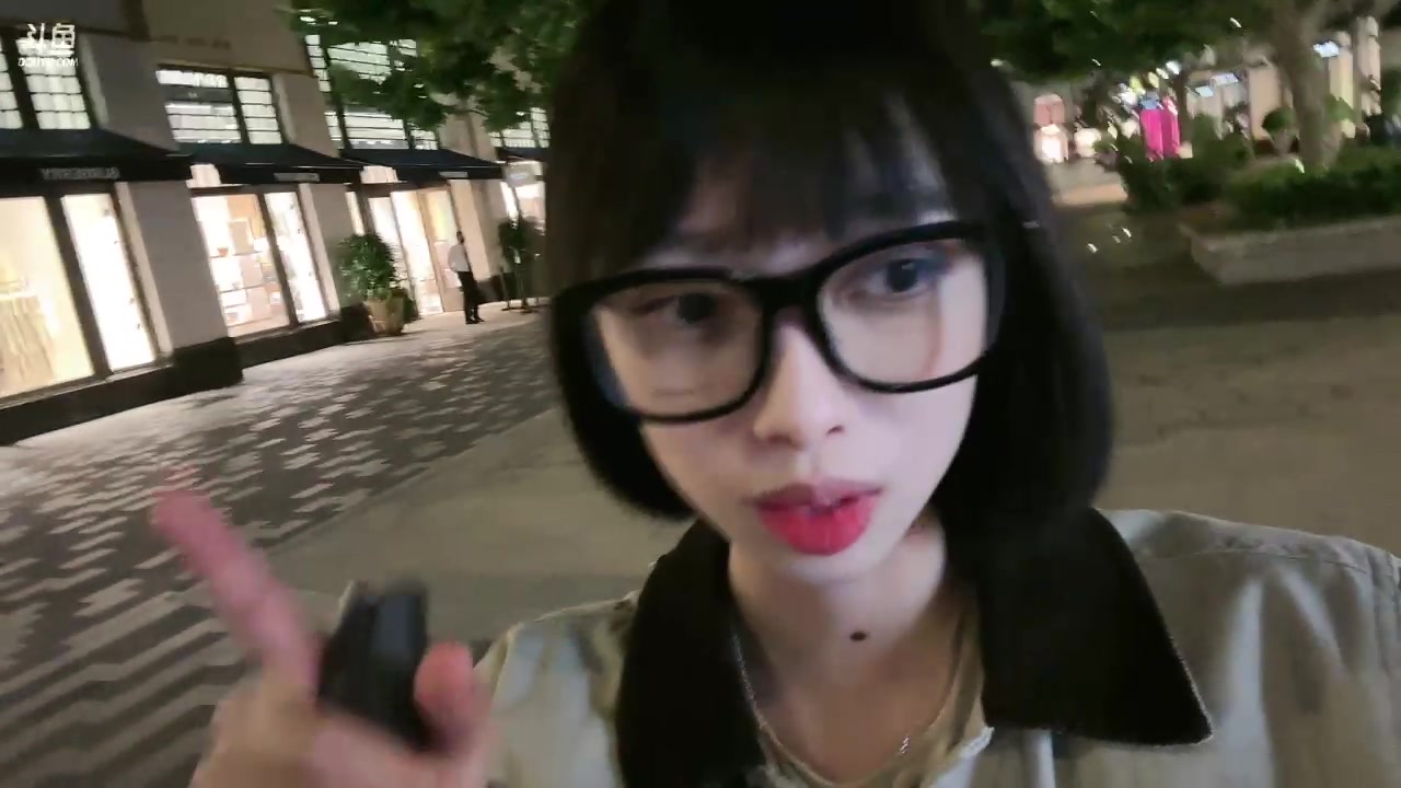 【2023-06-01 21点场】小溫dududu：出门在外，不定期直播。