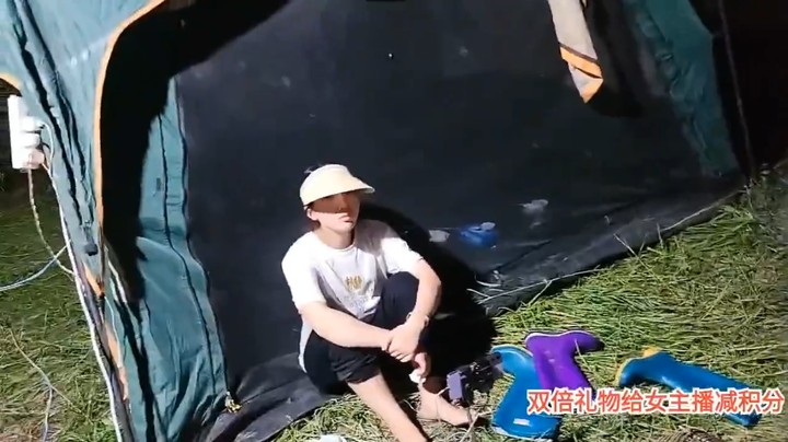 肖哥看小梦仙有泡面，没热水