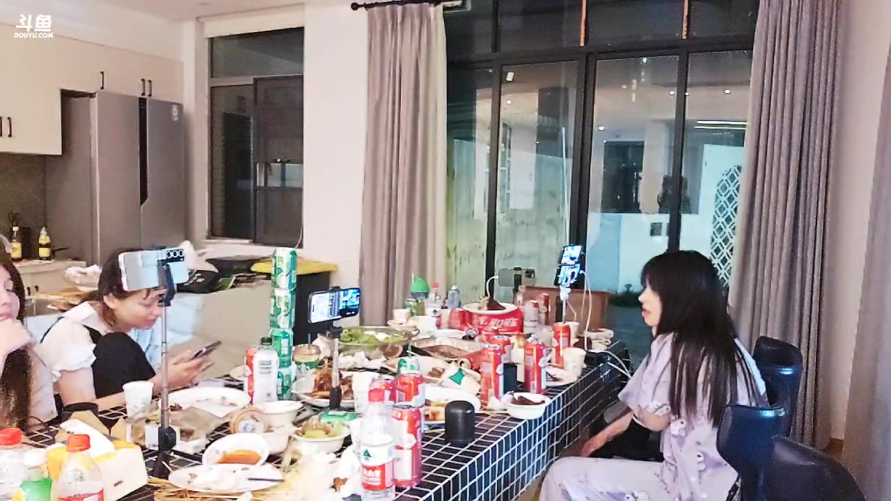 【2023-06-01 02点场】王大谋119：【小奶团】今天钻粉狂欢，醒了就播