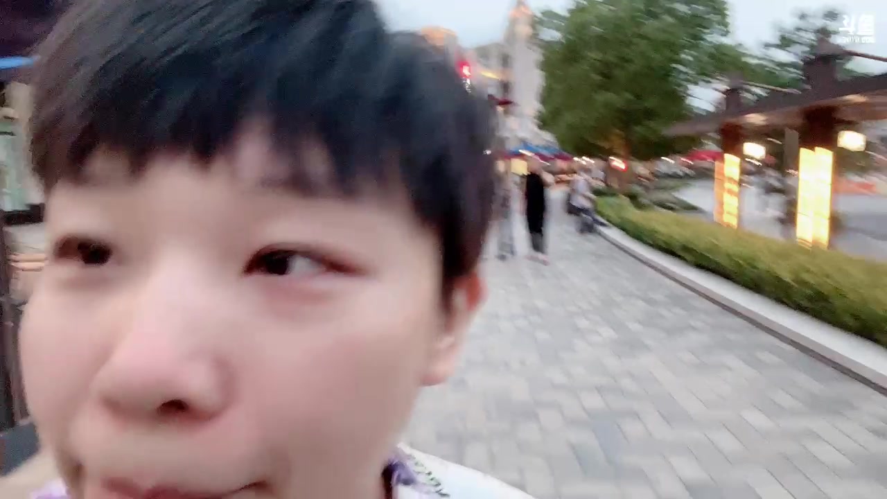 【2023-5-31 18点场】包包QuQ:【小奶团】上海户外～不定时直播