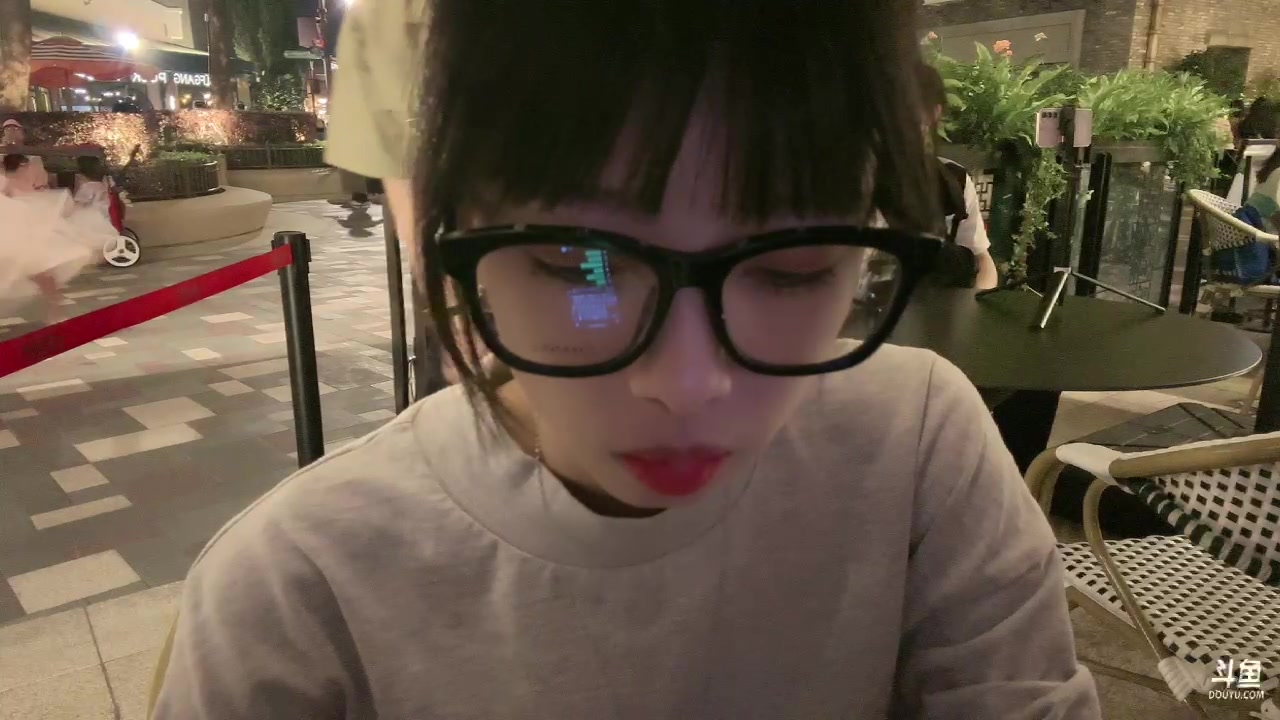 【2023-06-02 19点场】小溫dududu：出门在外，不定期直播。