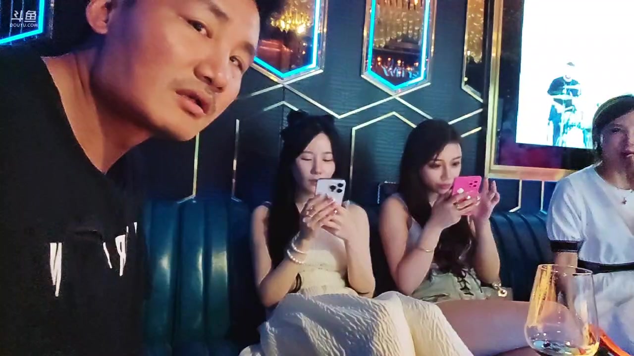 【2023-06-01 21点场】黑人毅：热度才7万的百级主播