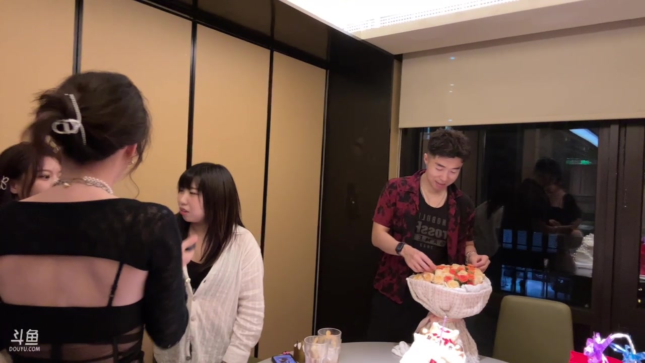 【2023-06-02 23点场】胸肌很大的良小伞：18:00大龙刷新！钻粉卡！巨龙族集合！