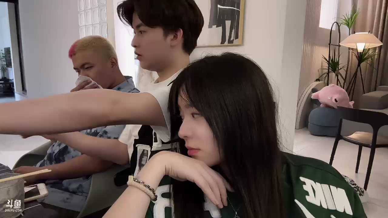 【2023-06-03 03点场】童猪啊i：钻粉狂欢）被上海留住了