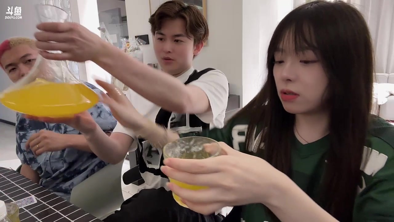 【2023-06-02 23点场】童猪啊i：钻粉狂欢）被上海留住了